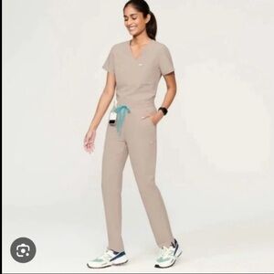 Figs limited edition scrub set in Boulder size medium